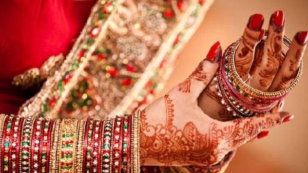 ఎదురు కట్నం తీసుకున్న పెళ్లికూతురు, శోభనం జరిగింది, బంగారు నగలతో మేడమ్ జంప్ !