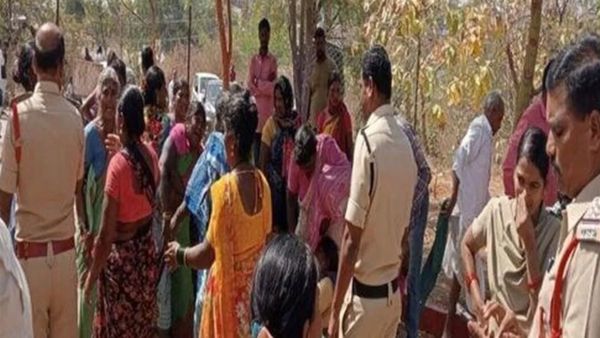 అమానుషం: కాలితో తన్నిన తహసీల్దార్, టిప్పర్ కింద పడి యాచకుడు మృతి