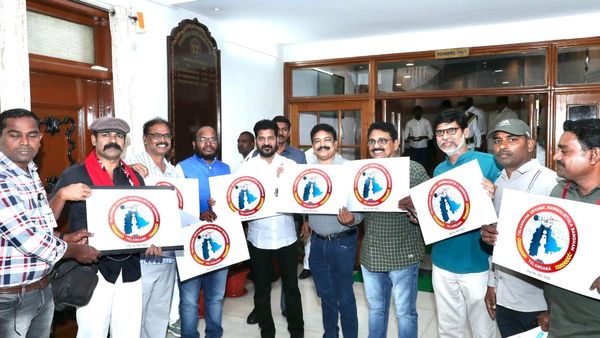 తెలంగాణ ఉద్యమ జర్నలిస్టుల సంఘం లోగో ఆవిష్కరించిన సీఎం రేవంత్ రెడ్డి