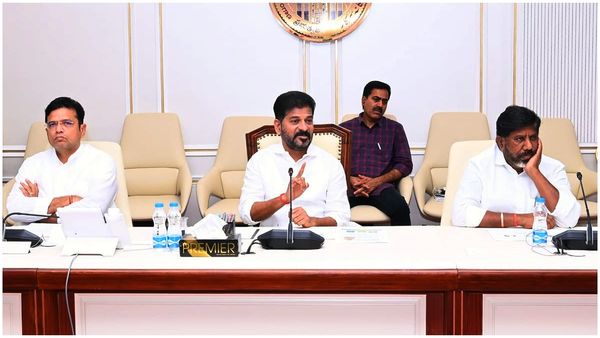 రూ. 500కే గ్యాస్, ఫ్రీ కరెంట్ పథకాల అమలుకు డేట్ ఫిక్స్: సీఎం రేవంత్ కీలక ఆదేశాలు