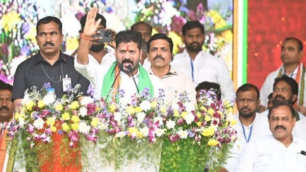 ఎవర్రా మా సర్కారును పడగొట్టేది: కేసీఆర్‌పై రేవంత్ సంచలనం, 2 పథకాలు, 15వేల ఉద్యోగాలు