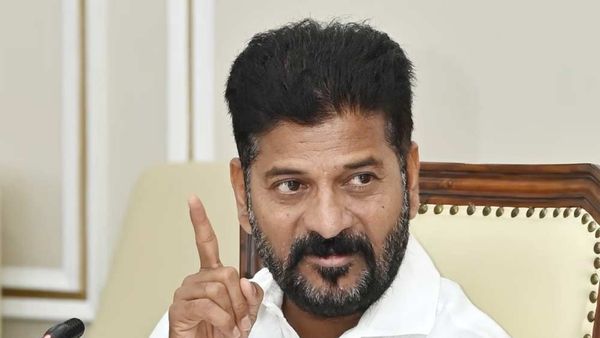 తెలంగాణలో కరెంట్ కోతలు: కుట్రలని ఆగ్రహం; సీఎం రేవంత్ వారికి ఇచ్చి పడేశారుగా!!