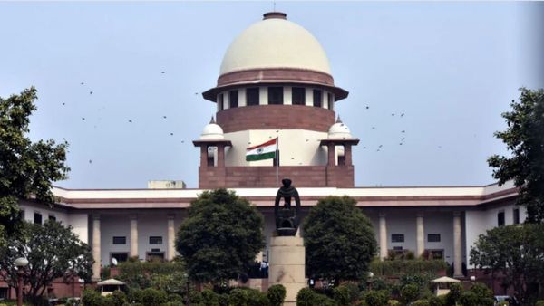 ఎన్నికల్లో ప్రజాస్వామ్యం ఖూనీ- రిటర్నింగ్ అధికారి శిక్షార్హుడు: నిప్పులు చెరిగిన సుప్రీంకోర్టు