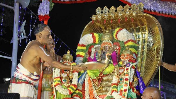 TTD: పెద్దశేష వాహనంపై వైకుంటనాథుడి అలంకారంలో శ్రీకల్యాణ వెంకటేశ్వరస్వామి