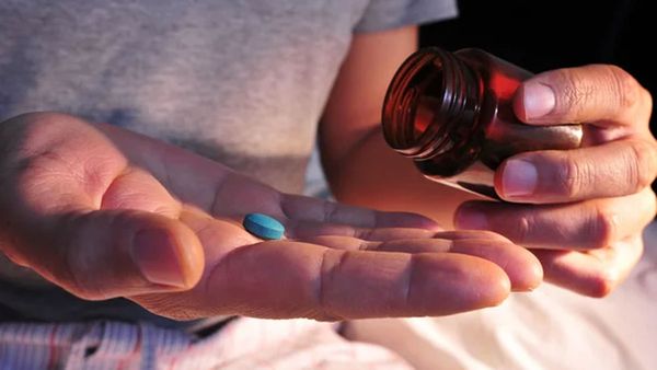 శోభనం రోజు వయాగ్ర మాత్రలు వేసుకున్న టెక్కీ, బెడ్ రూమ్ లో విపరీతంగా?, ప్రాణం పోయింది!