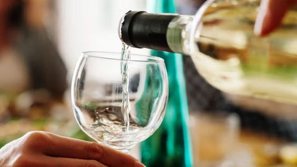 వైన్ బాటిల్ ఓపెన్ చేసిన తర్వాత ఎప్పటిలోగా తాగాలో తెలుసా?
