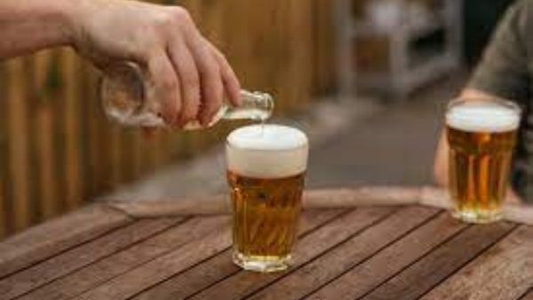 ముళ్లును ముళ్లుతోనే తియ్యాలి, బీరును బీరుతోనే కొట్టిన మందుబాబులు, సీఎంకు షాక్ !