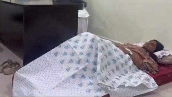 కాంగ్రెస్ ఆఫీసులో నేలపైనే షర్మిల నిద్ర- డీఎస్సీపై నిరుద్యోగులకు సారీ చెప్పాలని డిమాండ్..