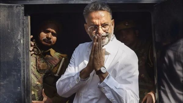 గ్యాంగ్‌స్టర్, రాజకీయ నేత ముఖ్తార్ అన్సారీ గుండెపోటుతో మృతి