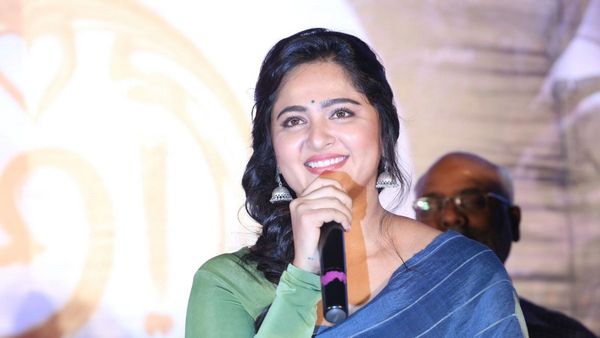 శుభవార్త చెప్పిన '' అనుష్క''