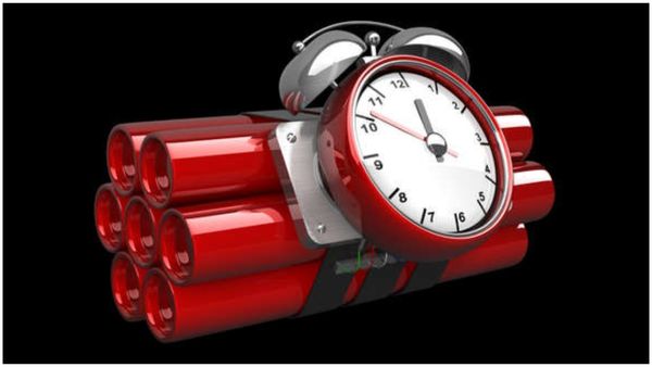 ఐటీ హబ్ లో కలకలం, ప్రైవేట్ స్కూల్ పక్కలో ఏం జరిగిందింటే ?, పరుగో పరుగు !