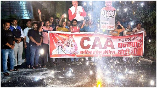 CAA: పౌరసత్వం కోసం దరఖాస్తు ఎలా ?..అర్హత, పత్రాలు, ఇతర వివరాలు..!