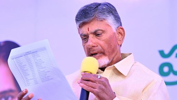 చంద్రబాబు అనూహ్య నిర్ణయం - టీడీపీ అభ్యర్దుల మార్పు, లిస్టులో..!!