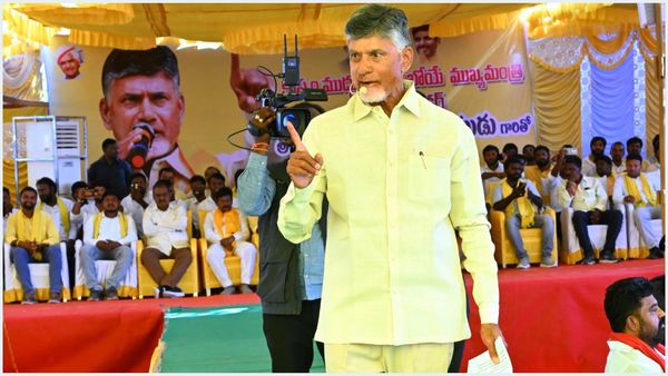 నిరుద్యోగులకు చంద్రబాబు హామీలివే..! 60 రోజుల్లో మెగా డీఎస్సీ-వాలంటీర్లను..