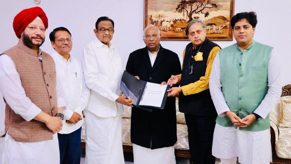 దేశవ్యాప్తంగా కాంగ్రెస్ `గ్యారంటీలు`: లోక్‌సభ మేనిఫెస్టో హైలైట్స్ ఇవే?