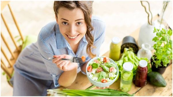 సంతోషానికి ఆహారానికి లింక్: మీరెప్పుడూ సంతోషంగా ఉండాలంటే ఈ సూపర్ ఫుడ్స్ తినండి!!