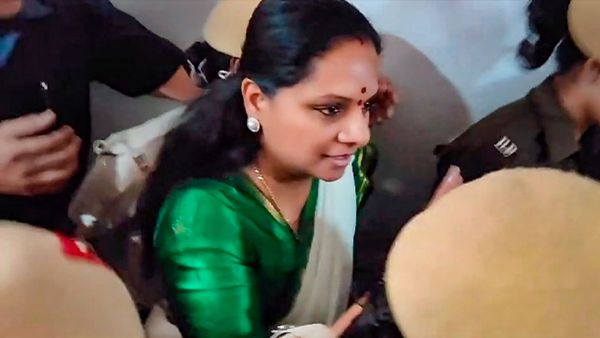 Kavitha: పప్పన్నం, ఖైదీలతో భోజనం.. తీహార్ జైలులో కవిత మొదటి రోజు ఇలా