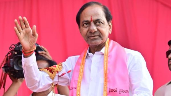 ఖాళీ అవుతున్న కారు.. లోక్ సభ ఎన్నికలకు ముందే కేసీఆర్ బేజారు!!