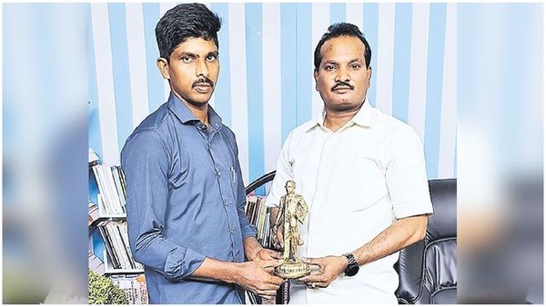 షాకింగ్ న్యూస్: రాజకీయాల్లోకి కోడికత్తి శ్రీను; ఆ పార్టీలో చేరిక; అమలాపురం నుండే పోటీ!!