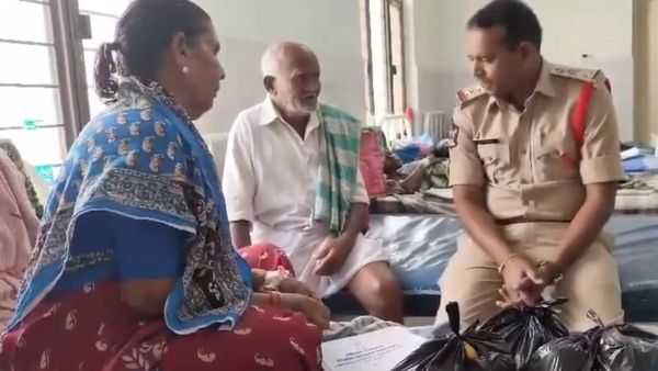 VIDEO: ఆస్తి కోసం తల్లిదండ్రులను చితకబాదిన కన్నకొడుకు కర్కశం.. చూస్తే బాధేస్తుంది!!