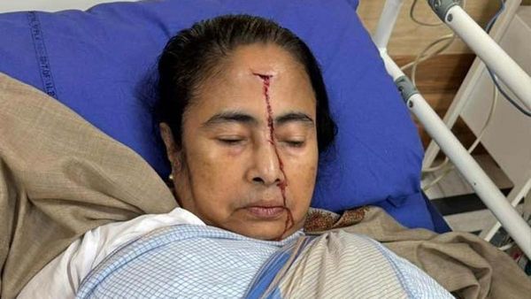 మమతా బెనర్జీ తలకు తీవ్రగాయం