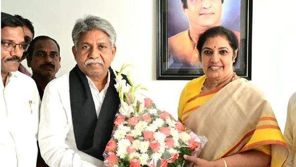 పురందేశ్వరితో మందకృష్ణ మాదిగ భేటీ