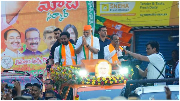 మల్కాజిగిరిలో ప్రధాని మోడీ భారీ రోడ్ షో