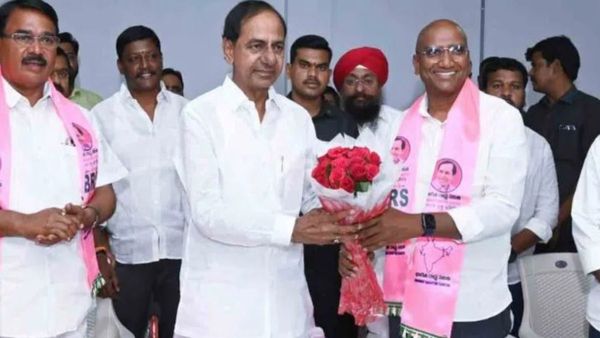 కేసీఆర్ సమక్షంలో బీఆర్ఎస్‌లో ఆర్ఎస్ ప్రవీణ్ కుమార్: సీఎం రేవంత్‌కు కౌంటర్