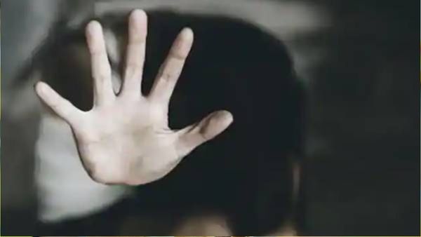 ఫస్ట్ బ్లాక్ మెయిల్ కేసు పెట్టిన స్వామీజీ, రివర్స్ కేసులో ఎత్తిలోపల వేసిన పోలీసులు, అమ్మాయితో !