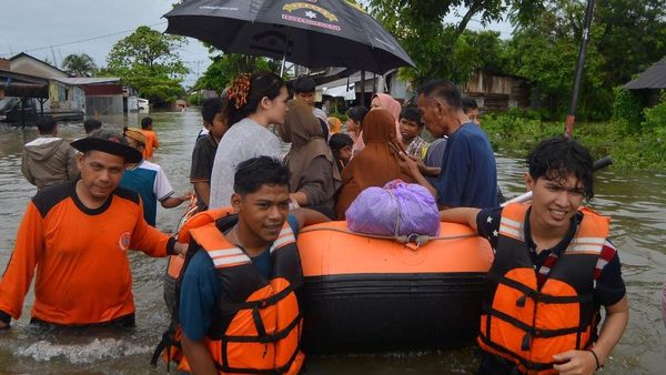 భారీ వరదలు: 21 మంది మృతి