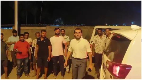 అర్దరాత్రి అన్ని చీరలతో ఏం పని ?, తమాషా చేస్తున్నారా ?, మ్యాటర్ బయటకు లాగండి !