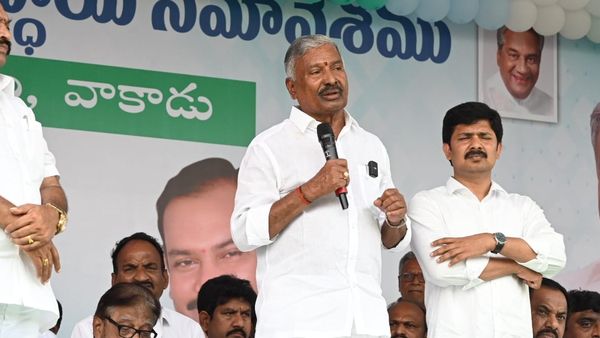 వైఎస్ జగన్ బస్సు యాత్ర ఉద్దేశం ఏమిటో వివరించిన మంత్రి పెద్దిరెడ్డి