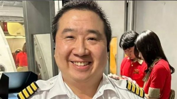 గాలిలో విమానం.. మహిళకు డెలివరీ చేసిన పైలట్; తల్లీ, బిడ్డ సేఫ్