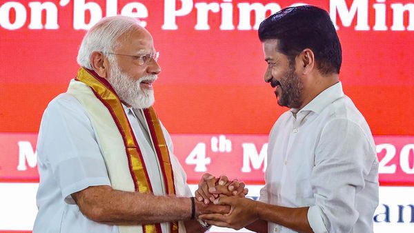 Modi, Revanth: రేవంత్ ఎలా ఉన్నావు.. మోడీ పలకరింపు..!