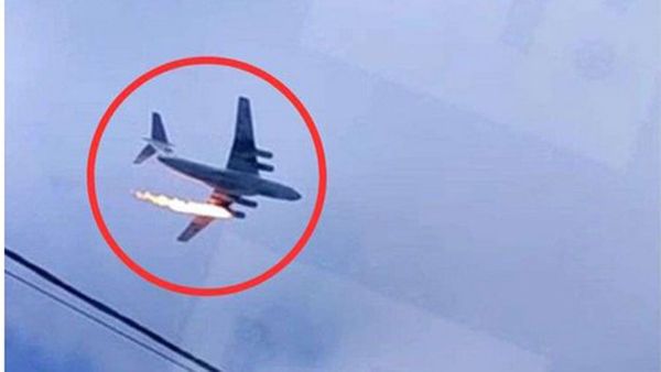 మంటలు చెలరేగడంతో కుప్పకూలిన మిలటరీ విమానం: 15 మంది మృతి