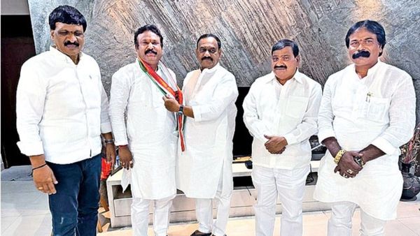 బీజేపీకి షాక్: కాంగ్రెస్ పార్టీలో చేరిన కంటోన్మెంట్ అభ్యర్థి శ్రీగణేశ్