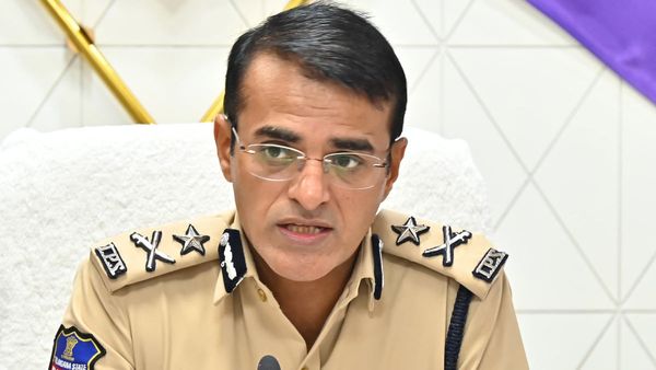 IPL: ఉప్పల్ మ్యాచ్ ప్రేక్షకులకు అలర్ట్, వాటిని తీసుకురావద్దన్న సీపీ