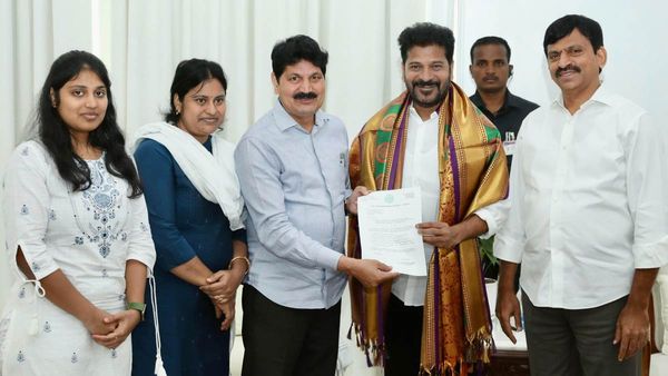 Tellam Venkat Rao: రేవంత్ రెడ్డిని కుటుంబ సమేతంగా కలిసిన బీఆర్ఎస్ ఎమ్మెల్యే..
