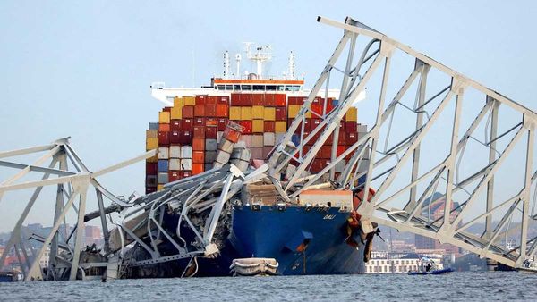 US bridge Collapse: అమెరికా బ్రిడ్జిని కూల్చేసిన నౌక నడిపింది మనోళ్లే-గవర్నర్ ప్రశంసలు..!