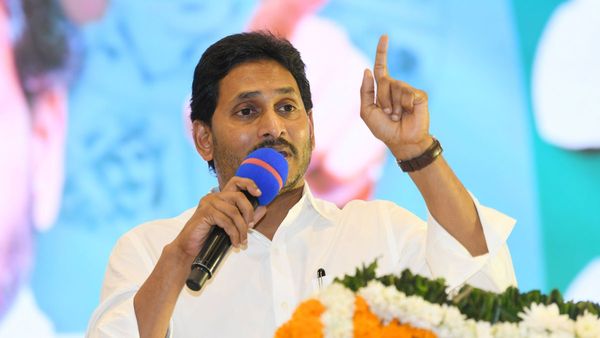 ఎన్నికల వేళ పులివెందుల కేంద్రంగా సీఎం జగన్..!!