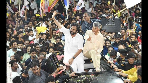 పవన్ కళ్యాణ్‌ను మెచ్చుకున్న చంద్రబాబు