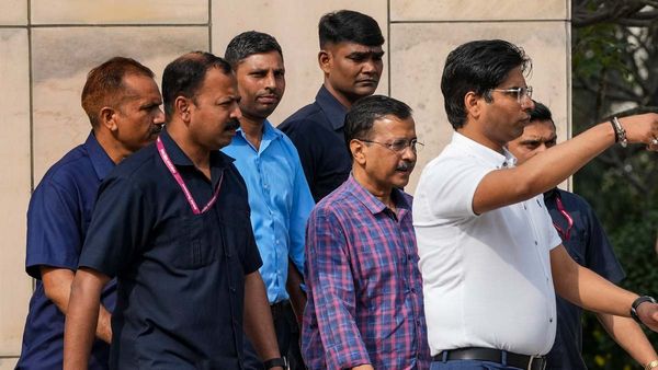 కటిక నేలపై పడుకుని నిద్రలేకుండా... లో షుగర్.. తీహార్ జైల్లో కేజ్రీవాల్ తొలిరోజు గడిచిందిలా!!