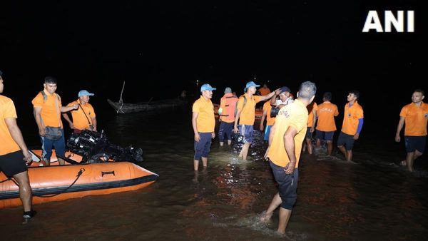 మహానదిలో పడవ మునక: ఏడుమంది గల్లంతు