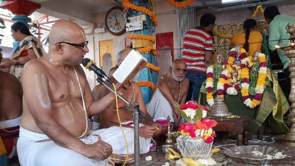 చిలుకూరు బాలాజీ ఆలయానికి గరుడ ప్రసాదం కోసం భక్తుల రష్.. అసలేమిటీ గరుడ ప్రసాదం?