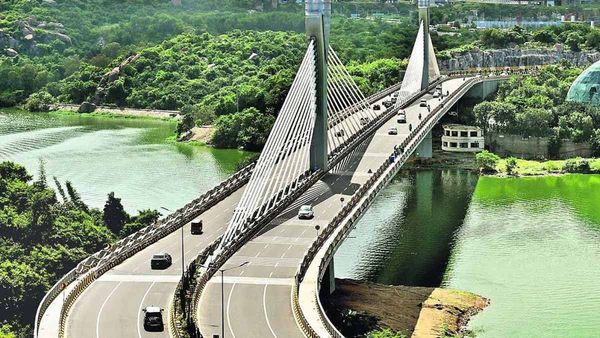 Cable Bridge: అర్ధరాత్రి దుర్గం చెరువు కేబుల్ బ్రిడ్జిపై దారుణం..