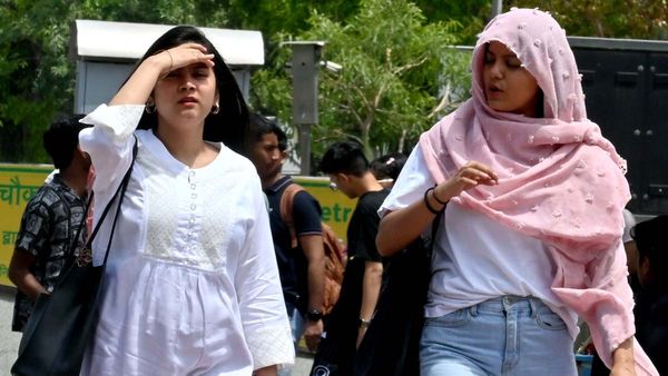 తెలంగాణలో తీవ్ర వడగాలులు: హైదరాబాద్‌కు ఆరెంజ్ అలర్ట్