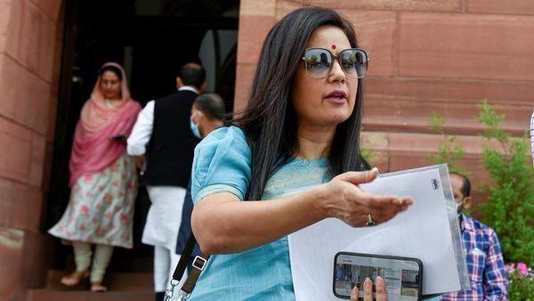 TMC: మహువా మోయిత్రాపై మనీలాండరింగ్ కేసు నమోదు..