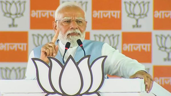 టెక్ హబ్ ను ట్యాంకర్ హబ్ చేశారు. నీటి కోసం రాజకీయాలా?, ప్రజల కోసం కాదా?, మోదీ ఫైర్!