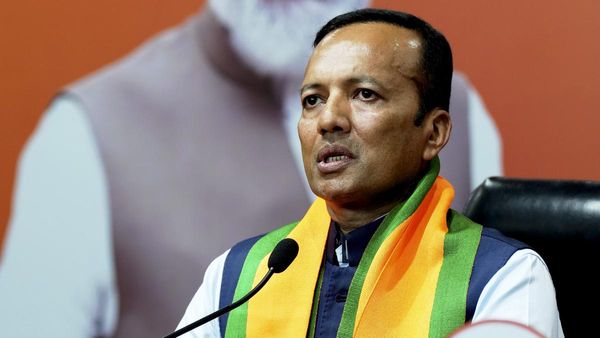 మూటెలు మోసిన అపర కుబేరుడు నవీన్ జిందాల్