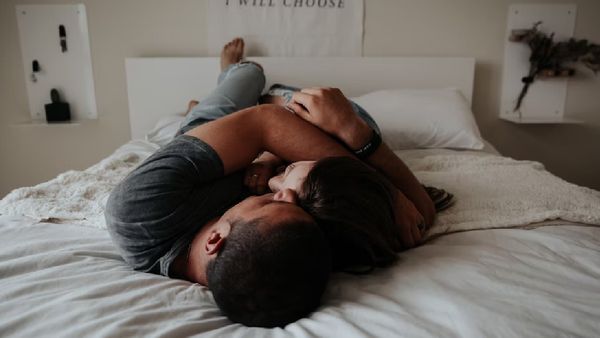 ప్రేమలో ఉంటే ఫస్ట్ బెడ్‌రూమ్‌ను పంచుకోండి ..నటి సంచలన కామెంట్స్